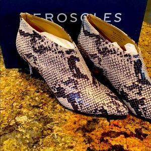 Natural snake kitten heal booties.  Never worn